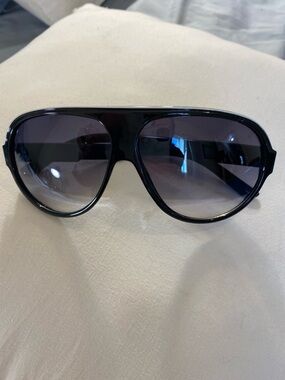 Sam Edelman Black Aviator Sunglasses with Gradient Gray Lenses